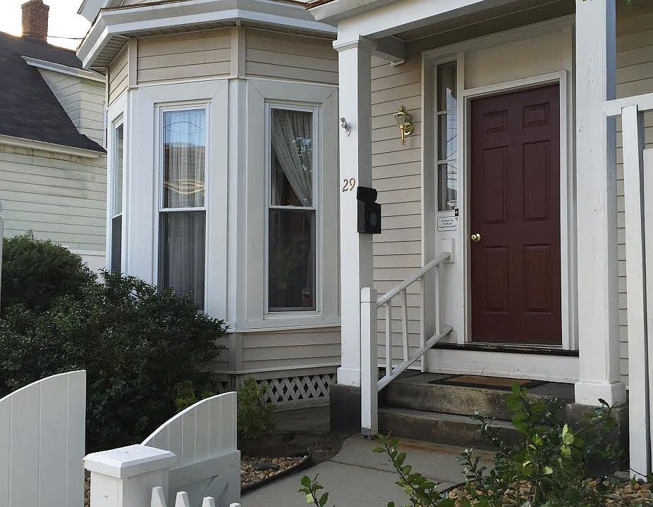1st image of 29 E Pearl St