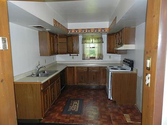 4th image of 3220 E 80th St