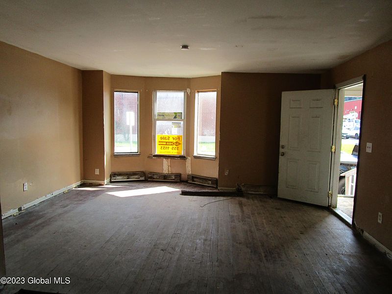 3rd image of 3121 7th Avenue