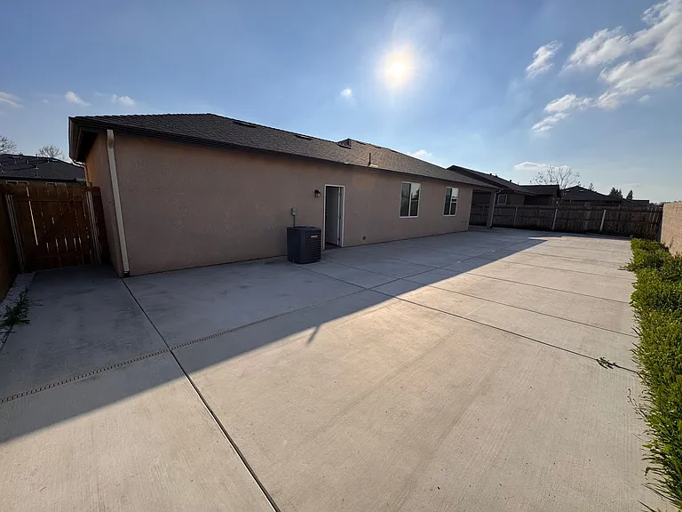 224 W Kimball Ave — Photo 12
