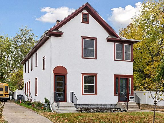 3rd image of 2209 4th St NE