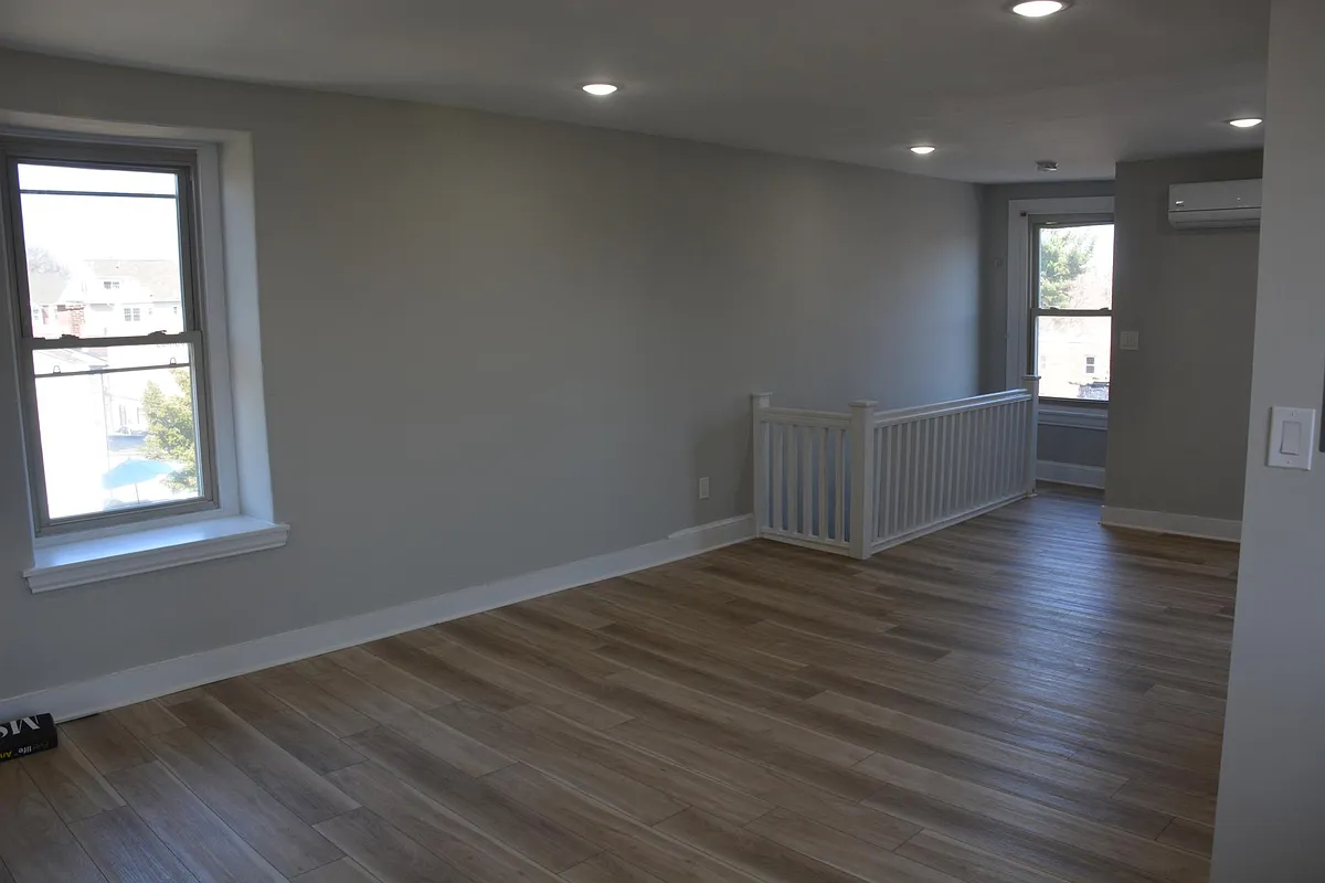 Building Photo - 5535 Ridge Ave #3