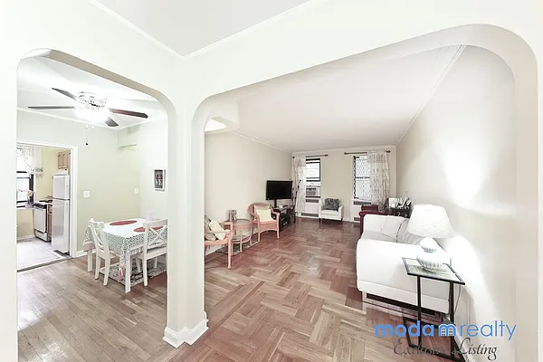 Sold by Moda Realty | media 10
