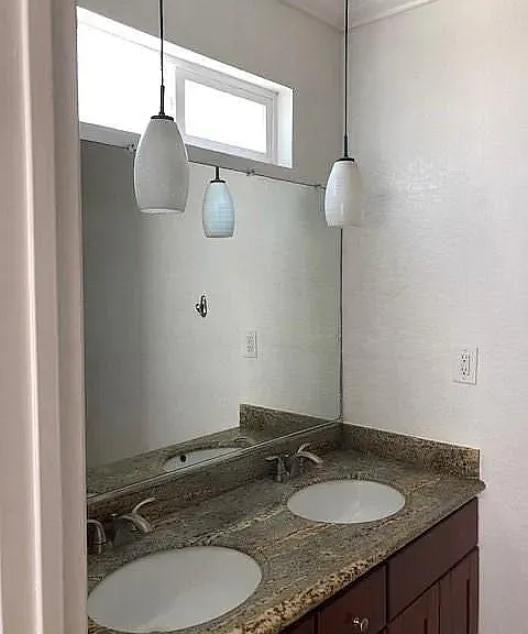 2345 Prospect Ave — Photo 4