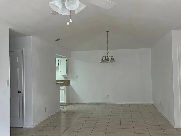 1802 Bobcat Ln — Photo 7