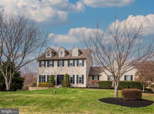 208 Lewis Farm Dr, Cochranville, PA 19330