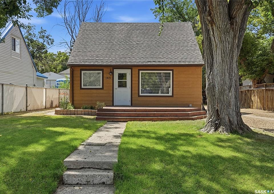 1st image of 145 Lillooet STREET E