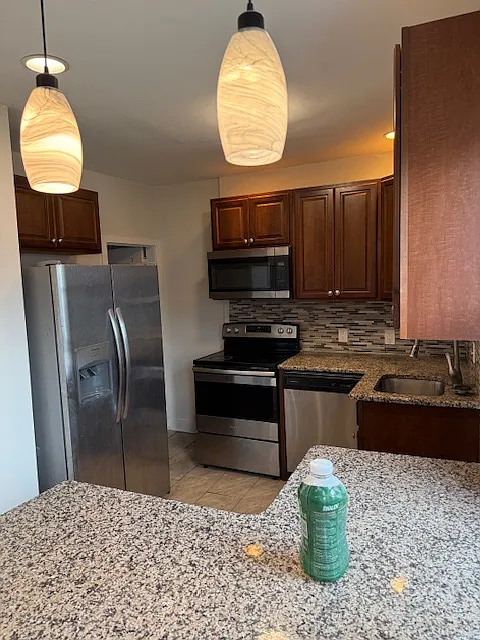 3 bed, 1400 sqft, $1,900 — Photo 2