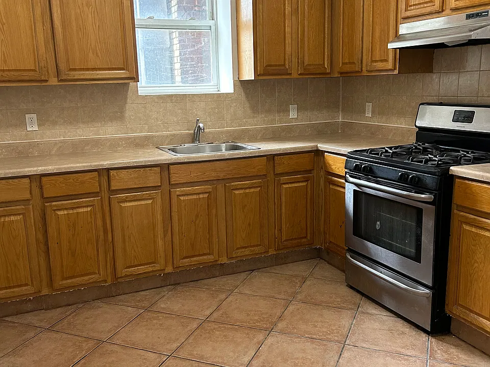 7 Star Realty LLC