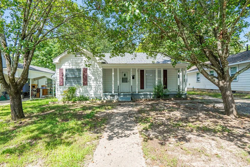 102 Chitwood St — Photo 3