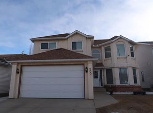 200 W Hawkbury Close NW, Calgary, AB T3G 3N2