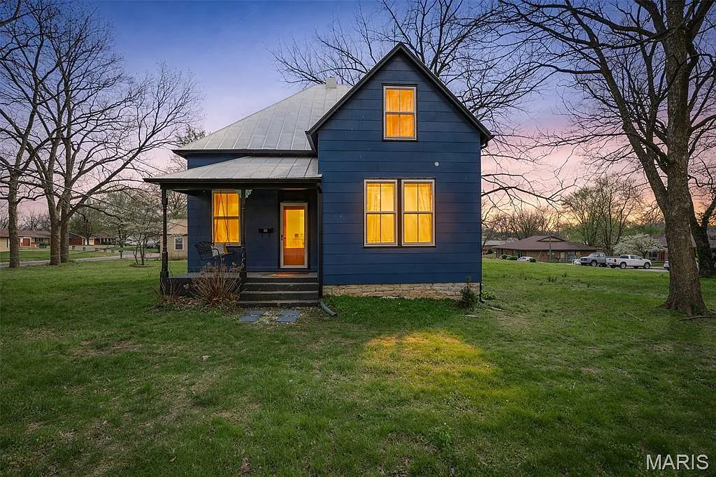 170 Seraphin St photo 1