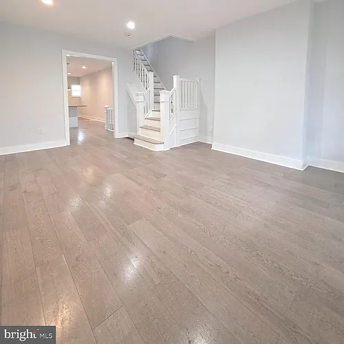 5515 Catharine St Photo 1