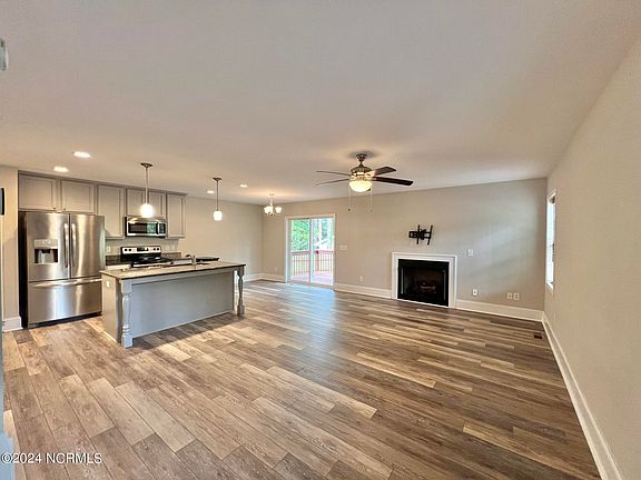4th image of 560 N Saylor Street