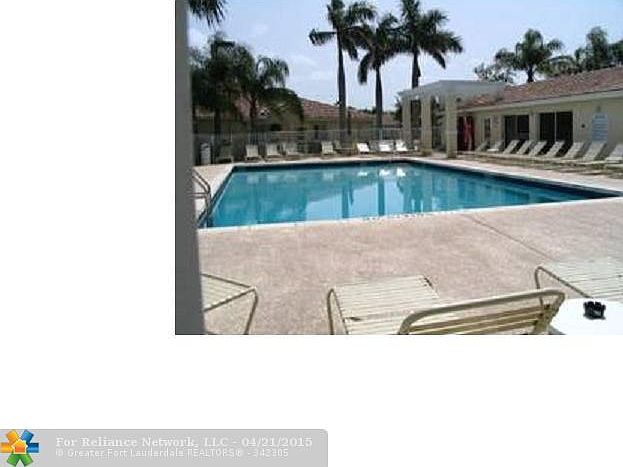 1st image of 4952 SW 32nd Ave #140