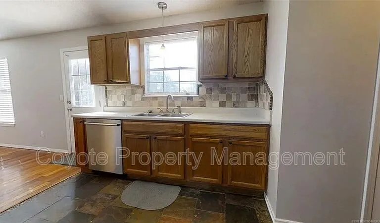 8902 N 149 E — Photo 5