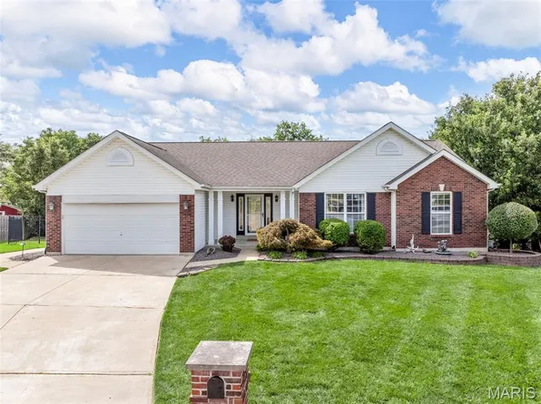 521 Pinehurst Woods Ct, O Fallon, MO 63366