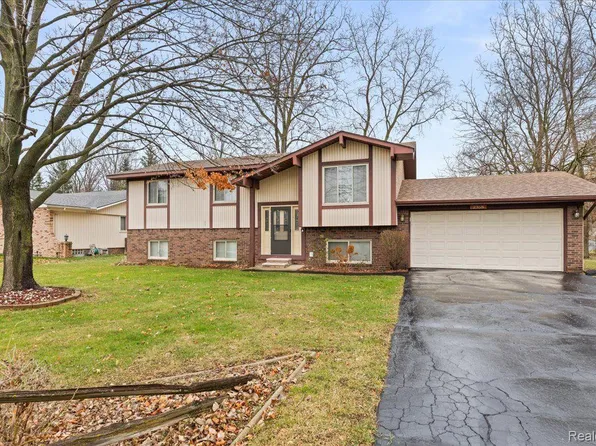 2358 Mattie Lu Dr, Auburn Hills, MI 48326