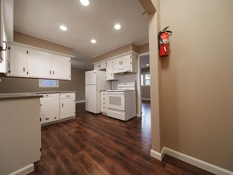 460 California St #4 — Photo 6