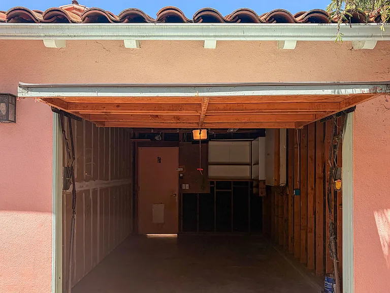 4297 Carpinteria Ave #5 — Photo 17