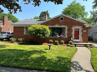 21431 Prestwick Ave, Harper Woods, MI 48225