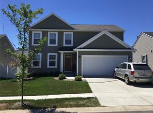 8565 Chippewa River Dr, Fowlerville, MI 48836