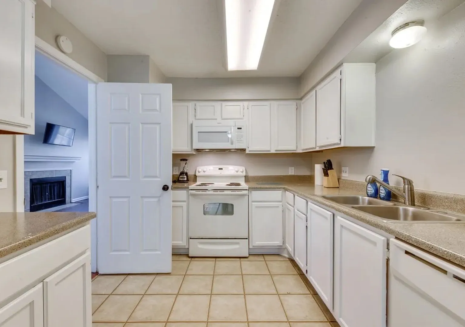 Jefferson Place Condominiums — Photo 4