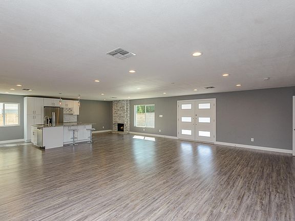 3rd image of 4325 E Walatowa St