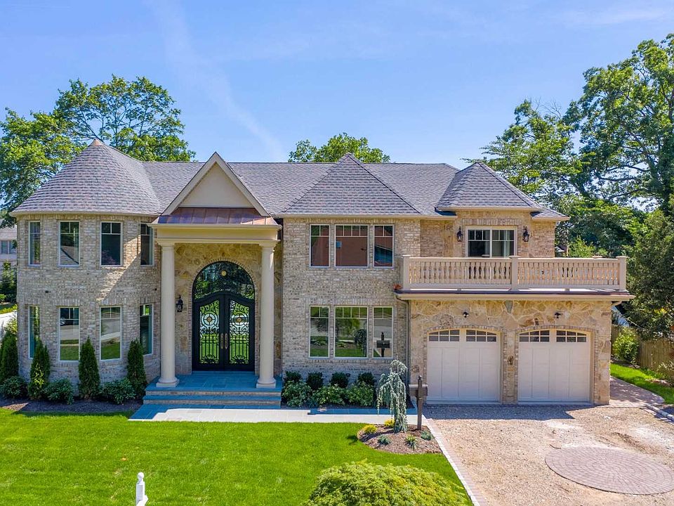 1st image of 8 Clover Ln