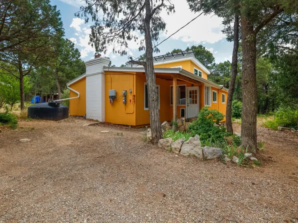 15 Peacock Ln, Tijeras, NM 87059