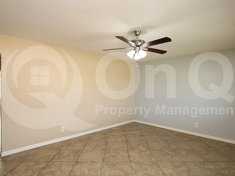 425 E Continental Dr — Photo 9