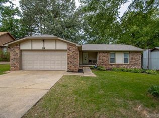 13 Danube Dr, Maumelle, AR 72113