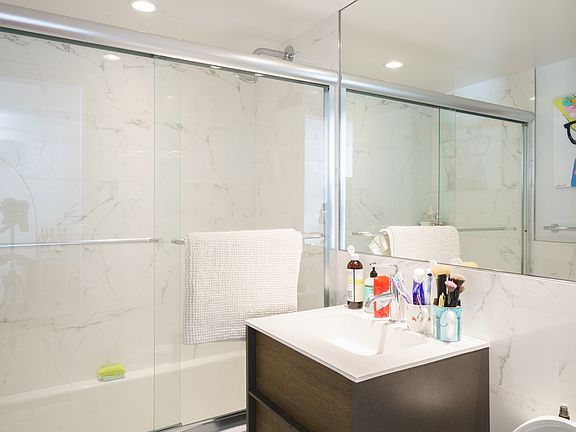 3rd image of 330 W 58th St APT 11F