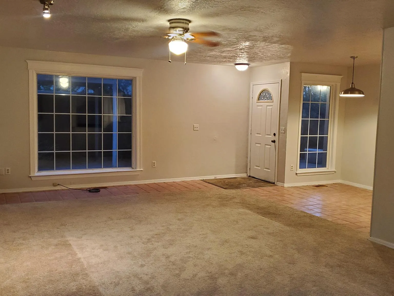 512 N Davis Ave — Photo 4