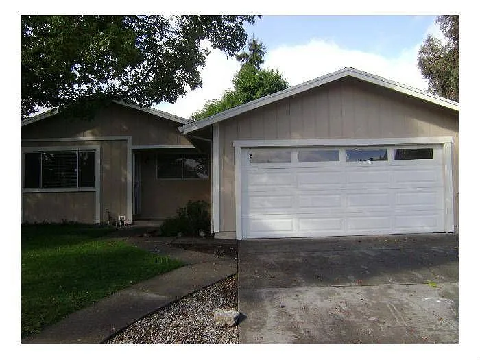 140 Kearney Way photo 1