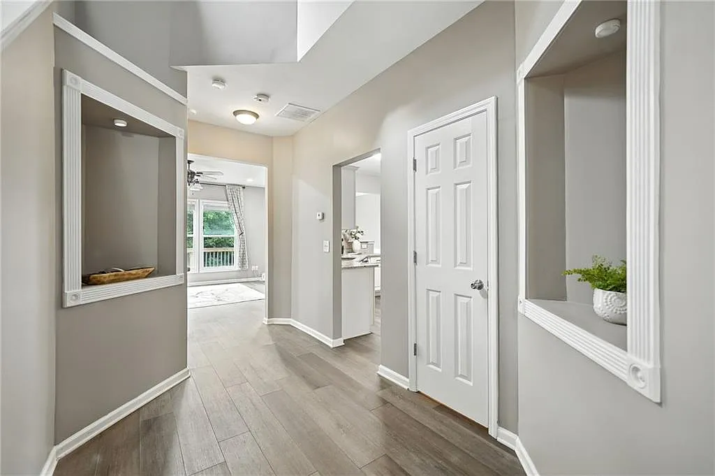 4 bed, 3.5 bath, 2608 sqft, $2,700 — Photo 2