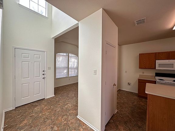 3rd image of 8404 Autumn Creek Trl
