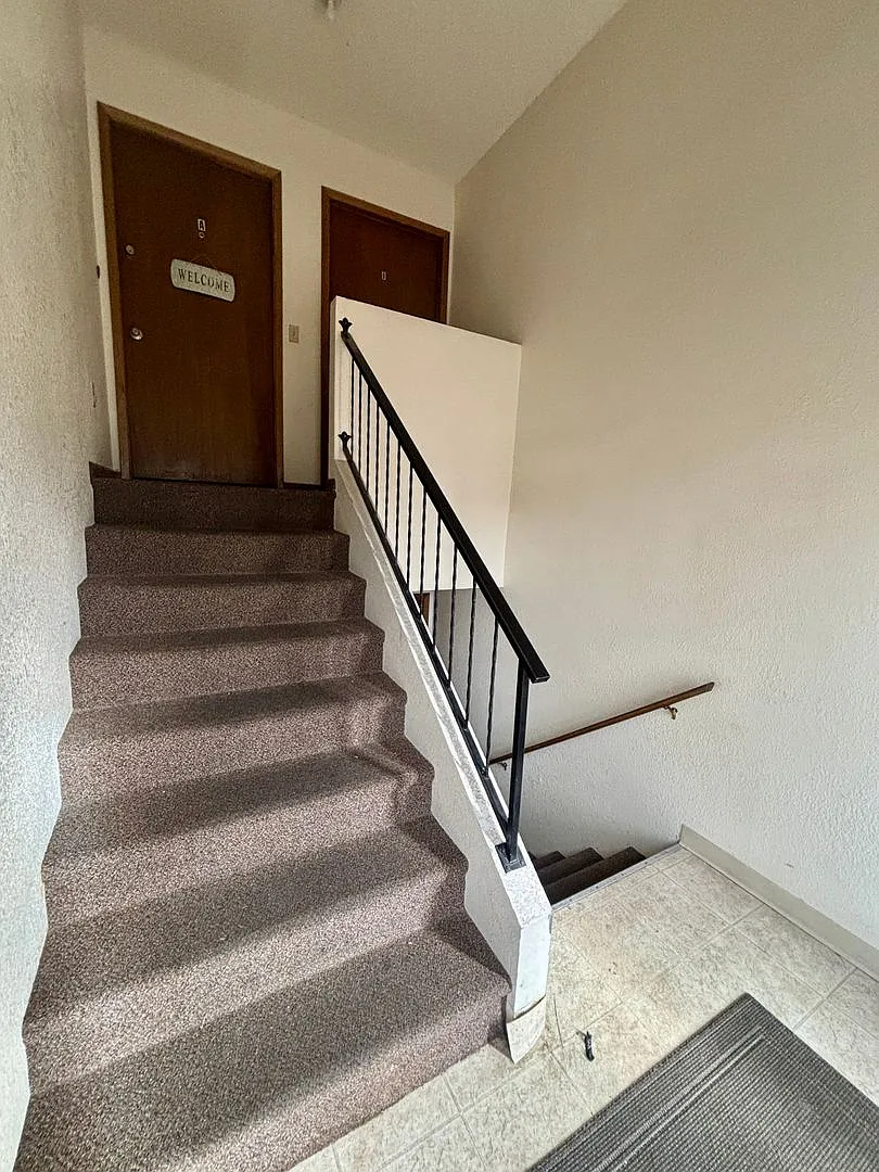 265 Aristocrat Dr — Photo 3