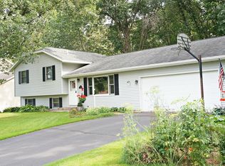 808 Amy Dr, Holmen, WI 54636