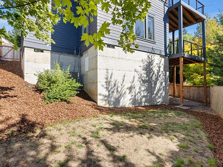 3718 SW Hillside Dr — Photo 37