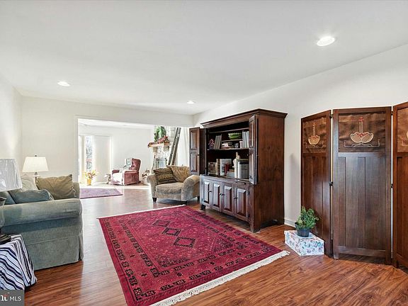 5th image of 506 Hogan Ct