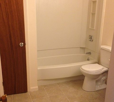 3rd image of 497-499 Silver St #497-303