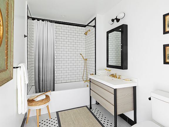 4th image of 30-02 39th Ave Penthouse 19