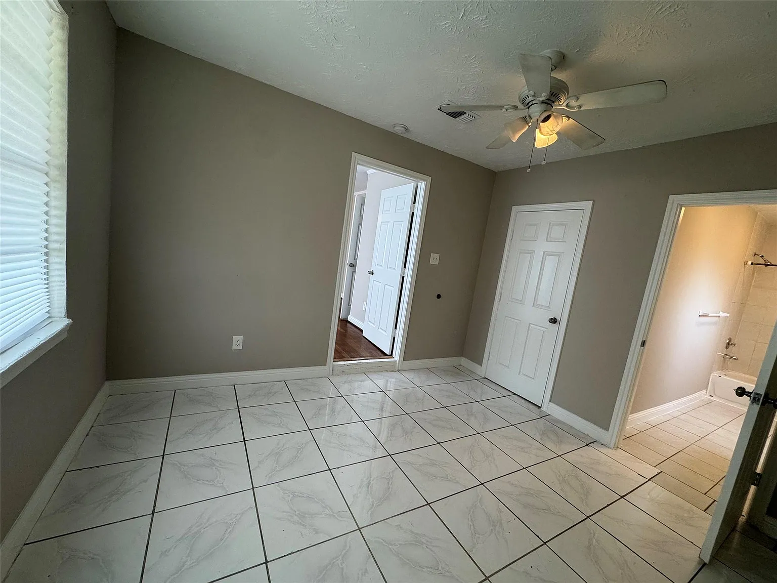 5 bed, 2.0 bath, 1768 sqft, $1,850 — Photo 3
