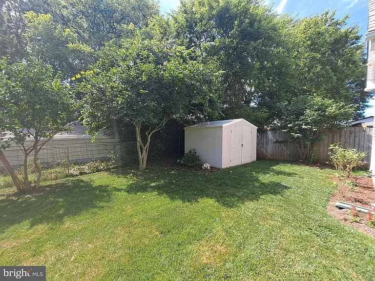 210 Amaret St — Photo 11
