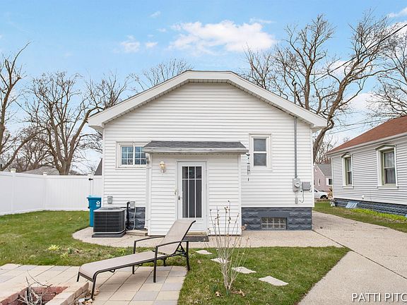 4th image of 1228 Woodlawn Ave