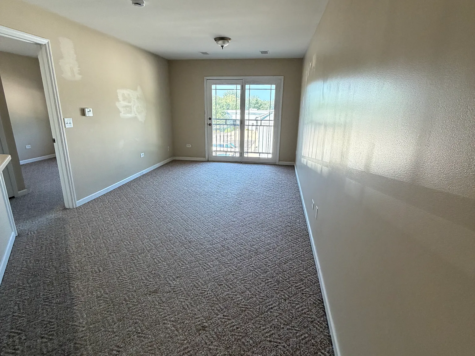 1 bed, 900 sqft, $1,100 — Photo 3