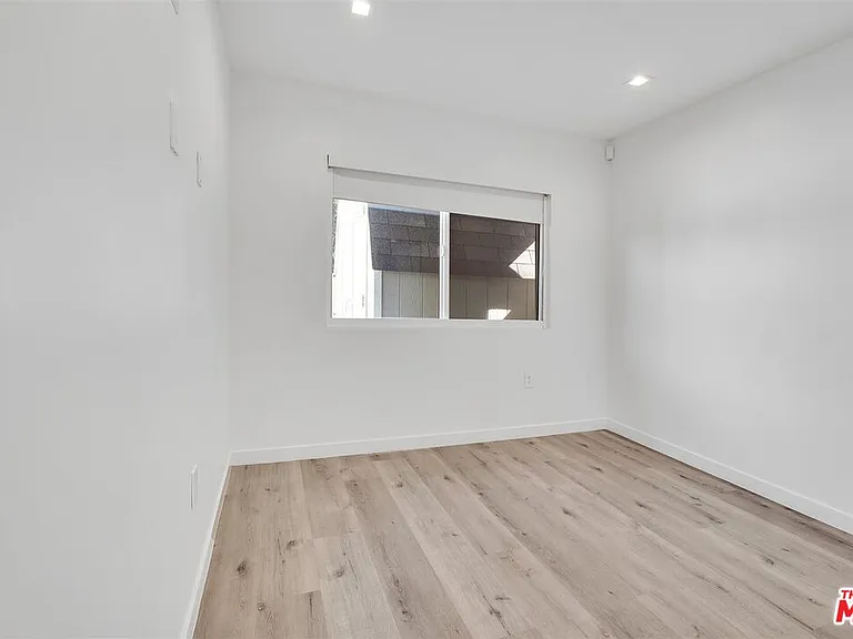 14644 Runnymede St — Photo 12