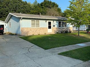 1344 Crestview Dr, Springfield, IL 62702