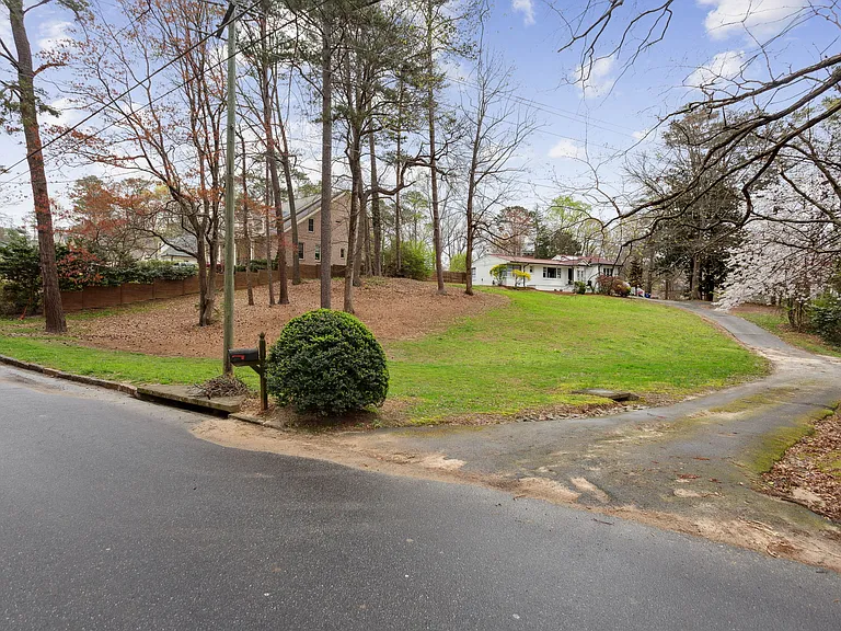 2849 Ashford Rd — Photo 35